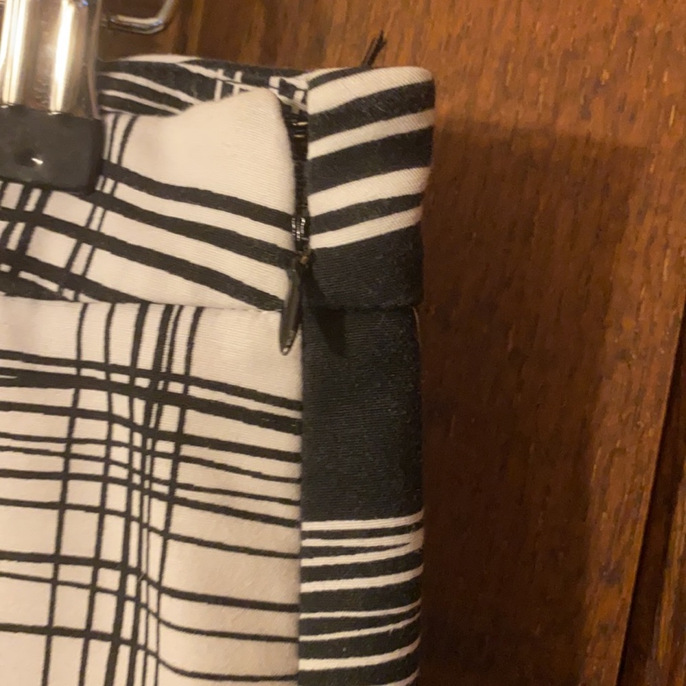 Worthington Black and White Skirt Zippered Sz 8 - Picture 4 of 6